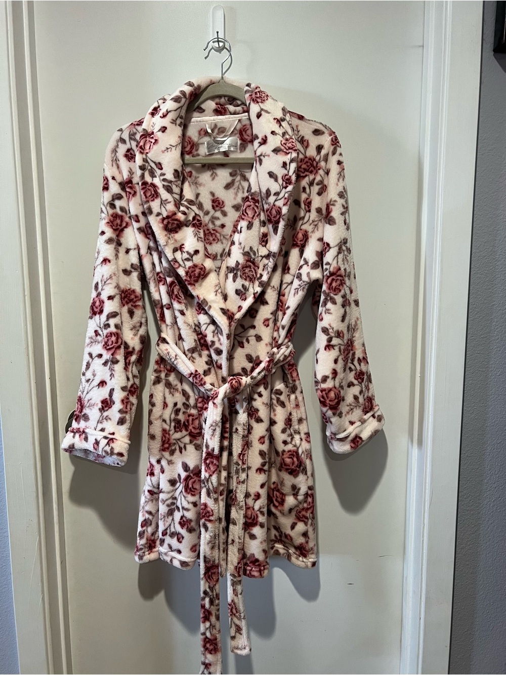 Marilyn Monroe Cream Plush Shawl Collar Robe with Rose Print